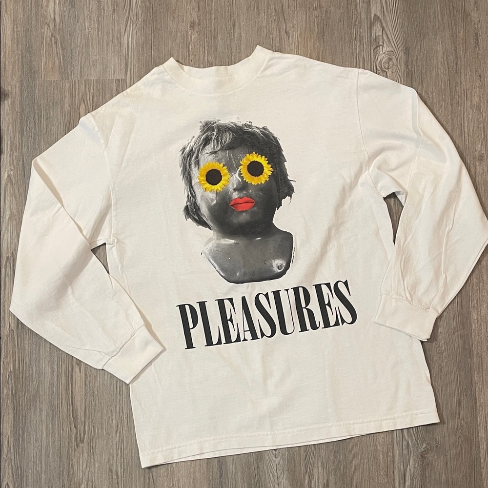 Pleasures size M tee shirt